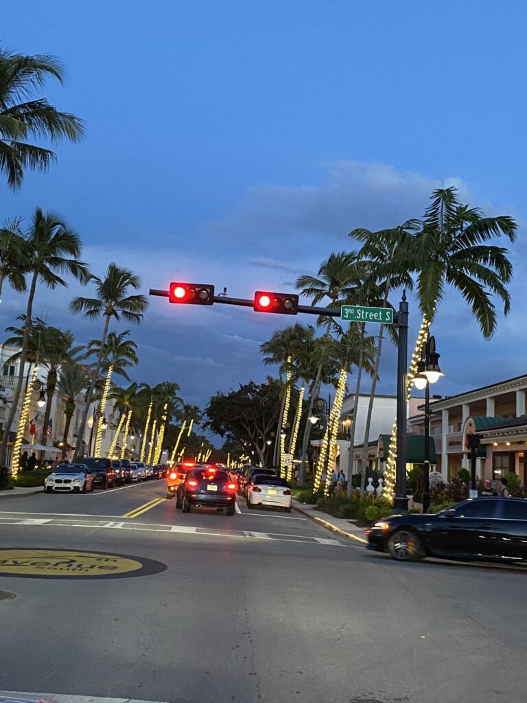 usa4everyone - Naples 5th Ave